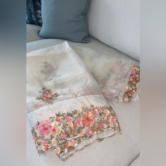 Beautiful White Saree with blush pink blouse - Picture 3 of 8